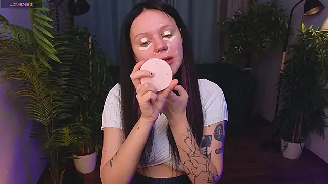 kittenlolla online show from March 27, 5:38 am