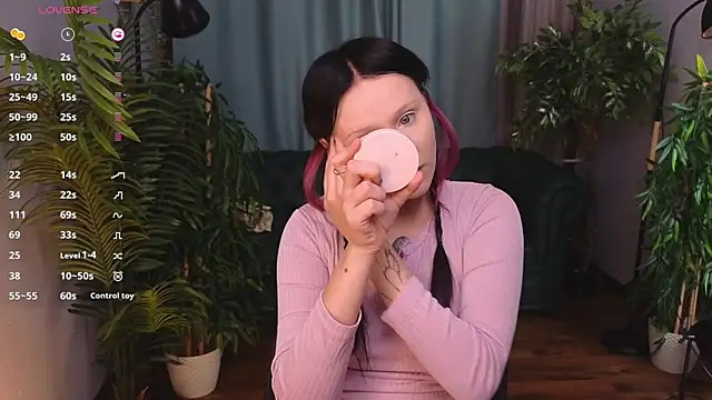 kittenlolla online show from March 26, 1:09 pm