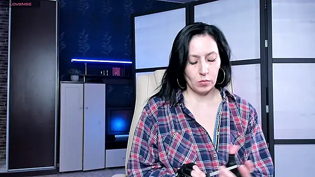 Lucky Milf online show from April 4, 3:40 pm