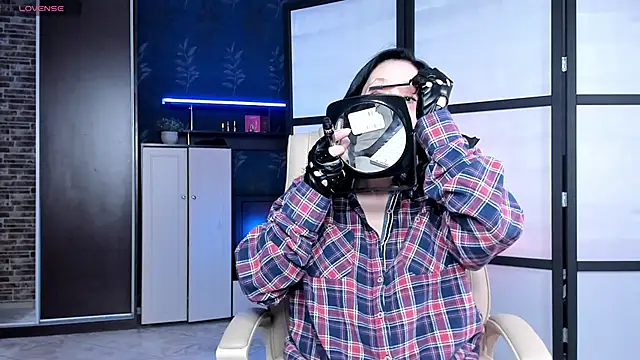 Lucky Milf online show from April 5, 2:02 pm