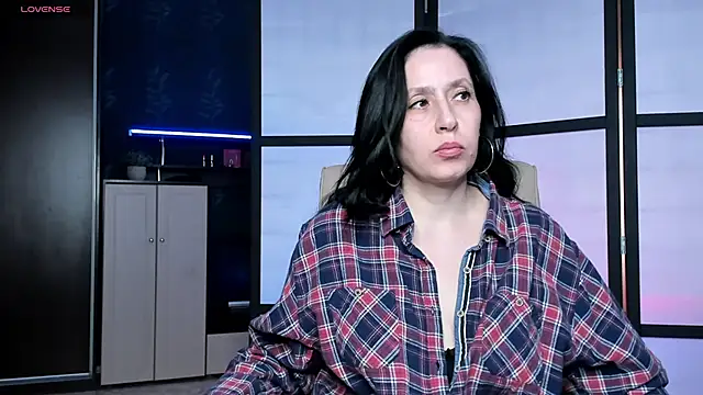 Lucky Milf online show from April 2, 10:55 am