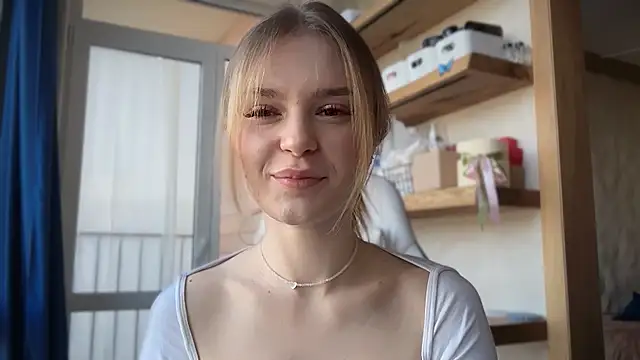 cyberl0ve  online show from April 15, 1:37 pm