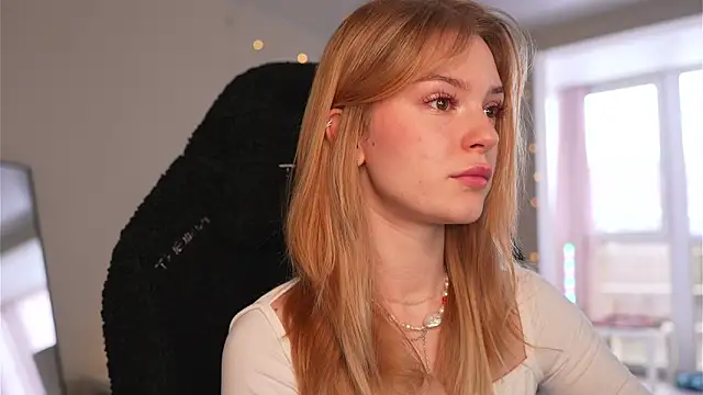 cyberl0ve  online show from March 10, 9:24 am