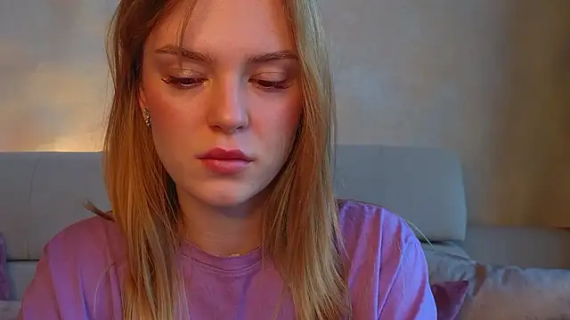 cyberl0ve  online show from March 18, 2:52 pm