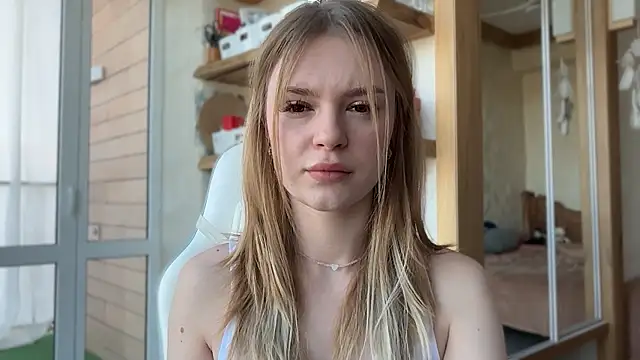 cyberl0ve  online show from April 17, 11:35 am