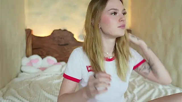 cyberl0ve  online show from April 8, 11:33 am