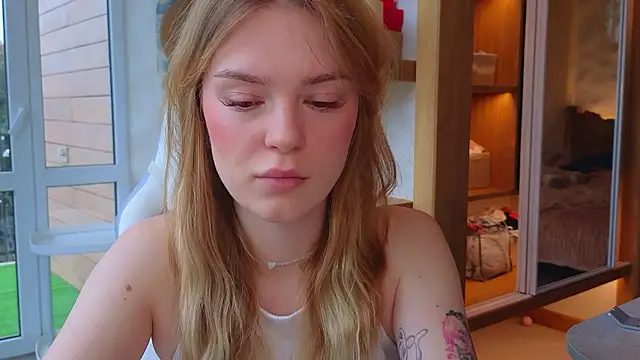 cyberl0ve  online show from March 27, 2:40 pm