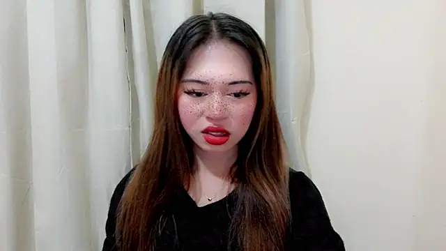 Snapshot of Seductive_sophie chatting on July 25, 6:21 am Seductive sophie online show from July 25, 6:21 am