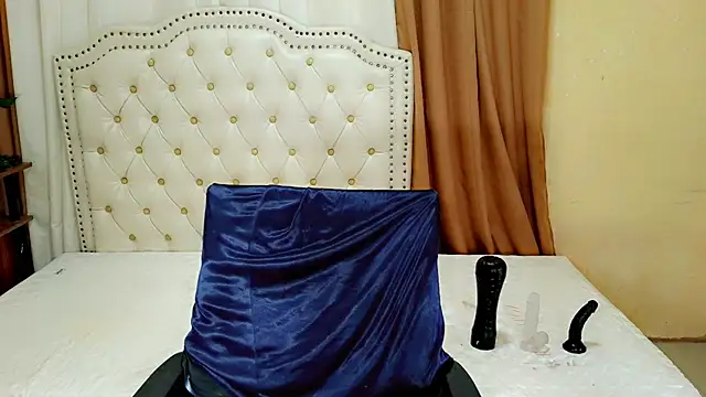 Snapshot of Seductive_sophie chatting on July 29, 1:16 am Seductive sophie online show from July 29, 1:16 am