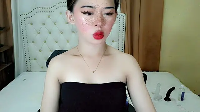 Snapshot of Seductive_sophie chatting on June 9, 2:23 am Seductive sophie online show from June 9, 2:23 am