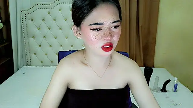 Snapshot of Seductive_sophie chatting on July 8, 2:03 am Seductive sophie online show from July 8, 2:03 am