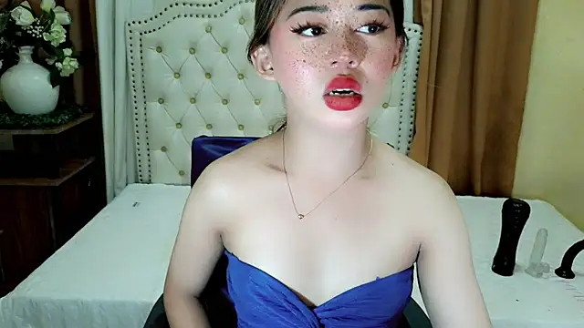 Snapshot of Seductive_sophie chatting on July 17, 5:15 am Seductive sophie online show from July 17, 5:15 am