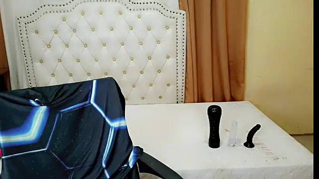 Snapshot of Seductive_sophie chatting on May 30, 3:13 am Seductive sophie online show from May 30, 3:13 am