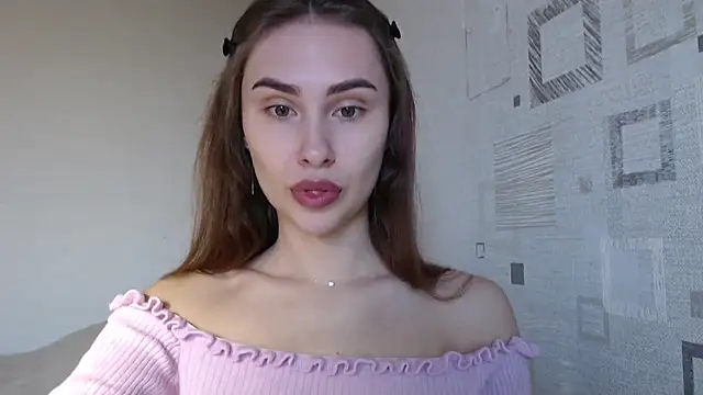 yourameliaa online show from March 22, 2:40 pm