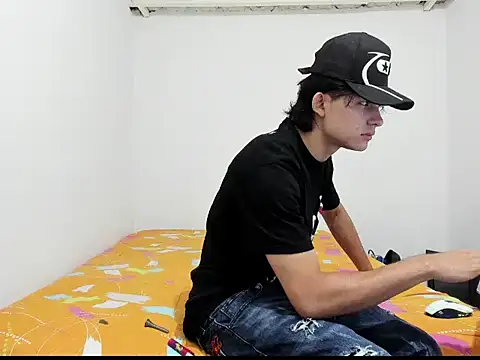 monky 0002 online show from May 3, 2:42 pm