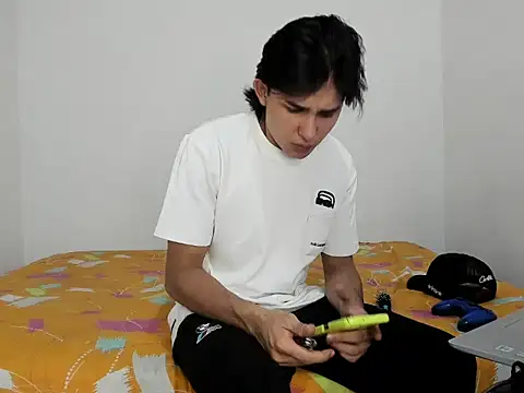 monky 0002 online show from May 24, 8:31 pm