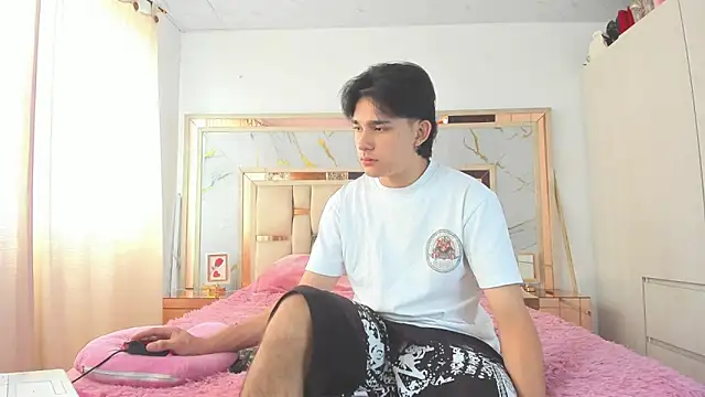 monky 0002 online show from March 18, 5:47 pm