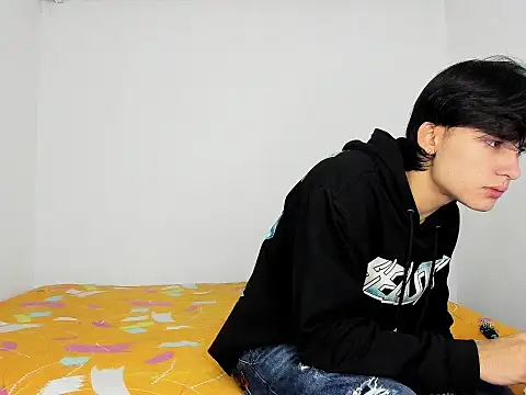 monky 0002 online show from May 18, 3:39 pm