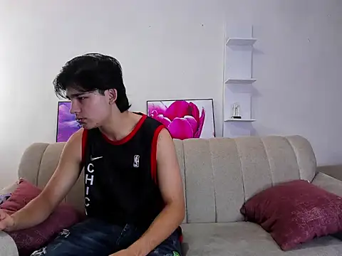 monky 0002 online show from April 15, 1:48 pm