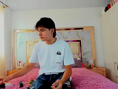 monky 0002 online show from March 25, 3:00 pm