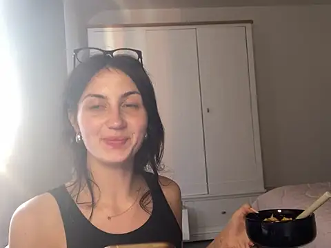 Snapshot of Ellamay06 chatting on June 2, 5:13 pm Ellamay06 online show from June 2, 5:13 pm