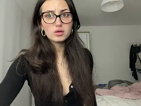 Snapshot of Ellamay06 chatting on May 1, 7:30 pm Ellamay06 online show from May 1, 7:30 pm