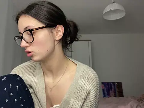 Ellamay06 online show from March 31, 9:06 pm