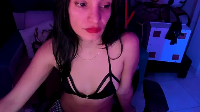 Snapshot of doll_katiuska chatting on June 30, 12:38 pm doll katiuska online show from June 30, 12:38 pm