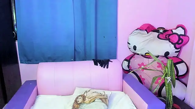 Snapshot of doll_katiuska chatting on June 25, 12:10 pm doll katiuska online show from June 25, 12:10 pm