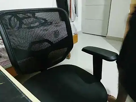 kratosTheHunk online show from April 1, 6:05 pm