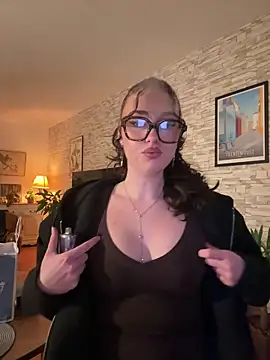 Claraaaaa06 online show from April 3, 7:31 pm