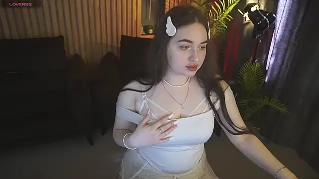 Snapshot of RapunzelAngel chatting on May 9, 6:06 am RapunzelAngel online show from May 9, 6:06 am