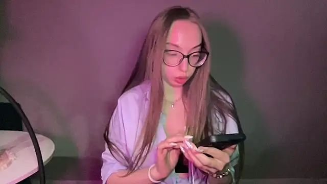 Snapshot of AngelinaFox0202 chatting on March 3, 8:49 pm AngelinaFox0202 online show from March 3, 8:49 pm