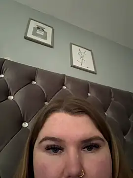 BeeMay22 online show from March 4, 11:40 am