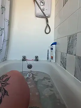 BeeMay22 online show from April 7, 9:22 am