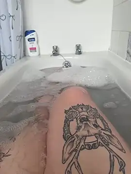 BeeMay22 online show from March 10, 9:35 am