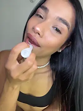 Bella Smithe online show from April 14, 1:27 pm