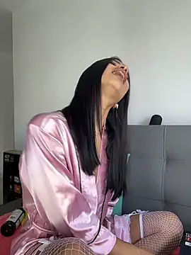 Bella Smithe online show from March 14, 2:01 pm