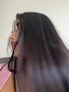 Bella Smithe online show from April 5, 4:02 pm