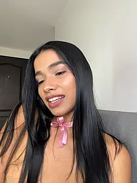 Bella Smithe online show from April 15, 1:26 pm