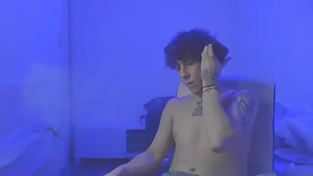 Snapshot of TitanNoir chatting on March 2, 5:08 am TitanNoir online show from March 2, 5:08 am