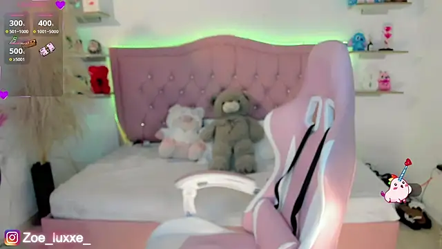 Zoe Luxxe  online show from March 15, 9:11 pm