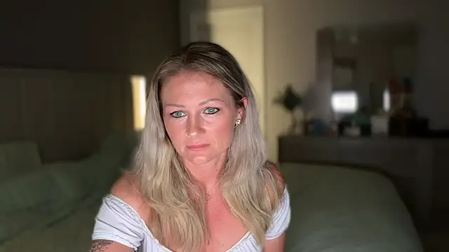 BlondeMilf82 online show from June 18, 7:29 am