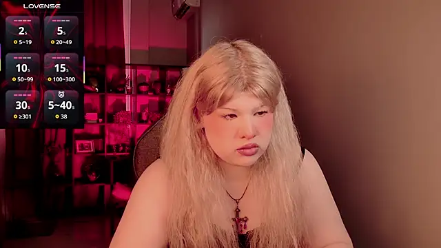 Snapshot of LilithNlsn chatting on June 7, 10:20 am LilithNlsn online show from June 7, 10:20 am