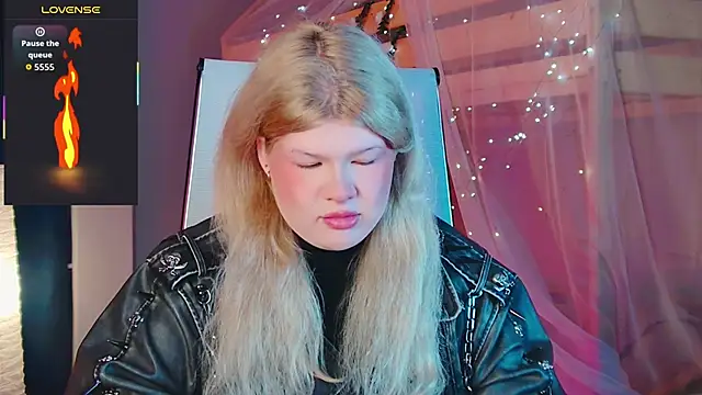 LilithNlsn online show from April 19, 3:51 am