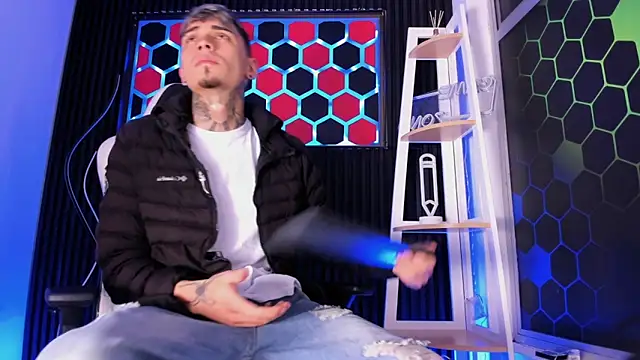 Max Hader  online show from March 28, 2:45 am