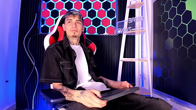 Max Hader  online show from April 15, 3:23 am