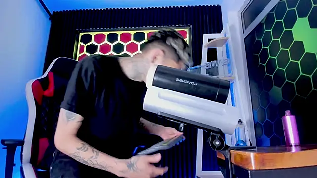 Max Hader  online show from April 2, 3:13 am