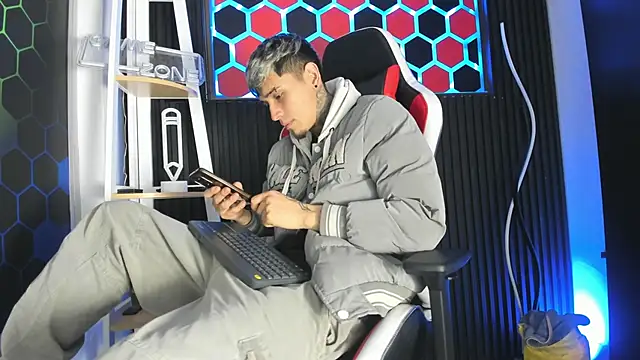 Max Hader  online show from March 17, 3:42 am