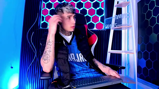 Max Hader  online show from April 13, 3:21 am